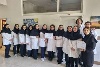 جلسات آموزشی و میز خدمت مشاوره روانشناختی توسط کارشناسان سلامت روان مرکز بهداشت غرب تهران در هفته ملی جمعیت برگزار شد.