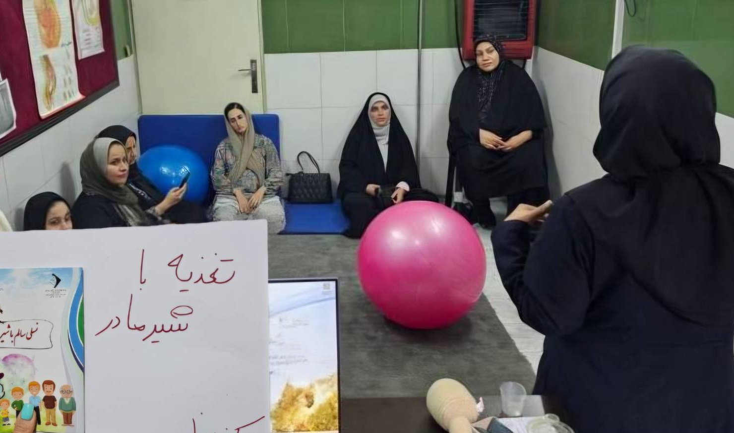 کارگاه آموزشی اصول مشاوره شیردهی در مرکز خدمات جامع سلامت سینا  تحت پوشش مرکز بهداشت غرب تهران برگزار شد .
