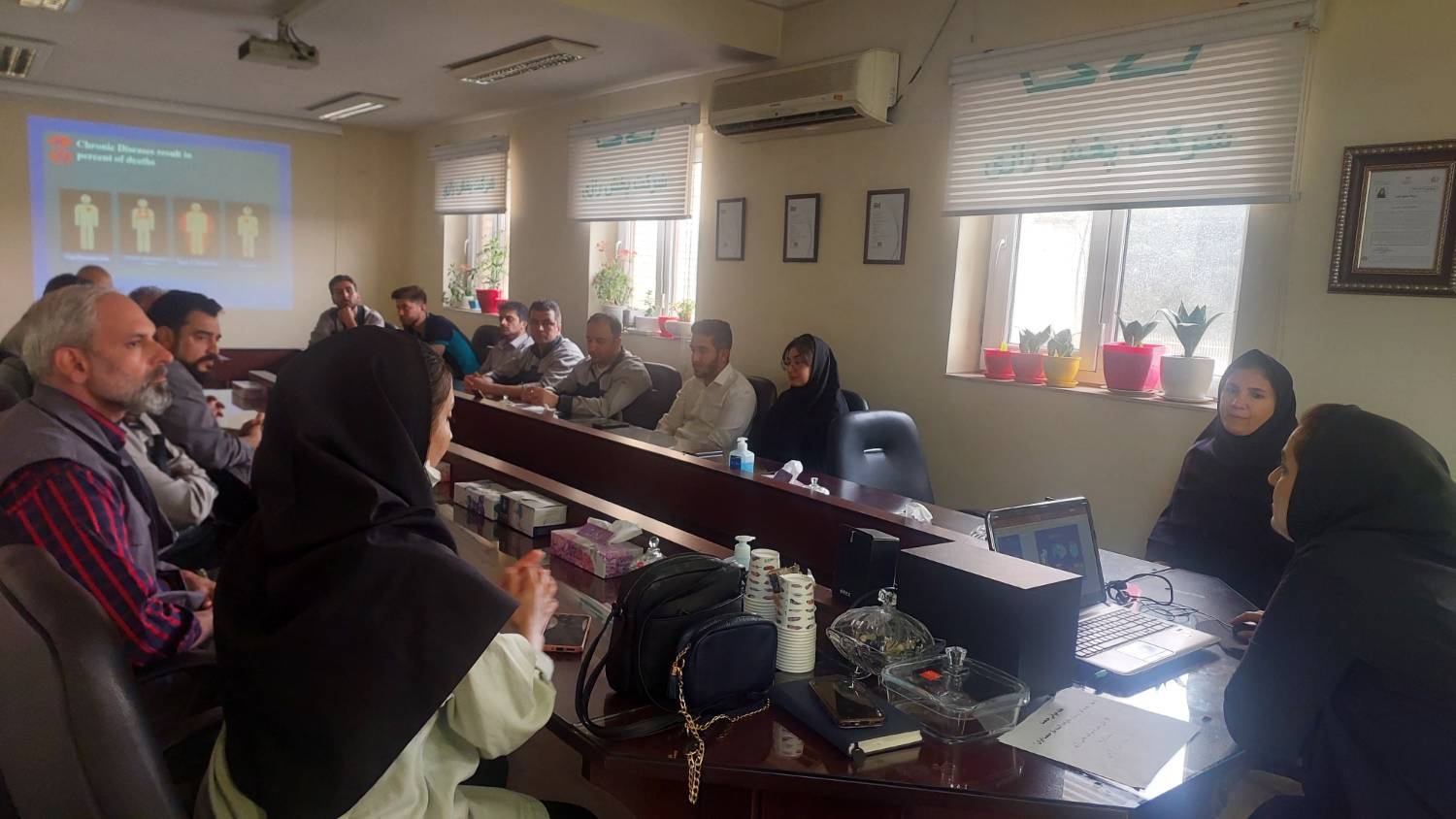 برگزاری کارگاه آموزشی مدیریت بیماری‌های مزمن در شرکت پخش رازی به مناسبت روز جهانی فشار خون