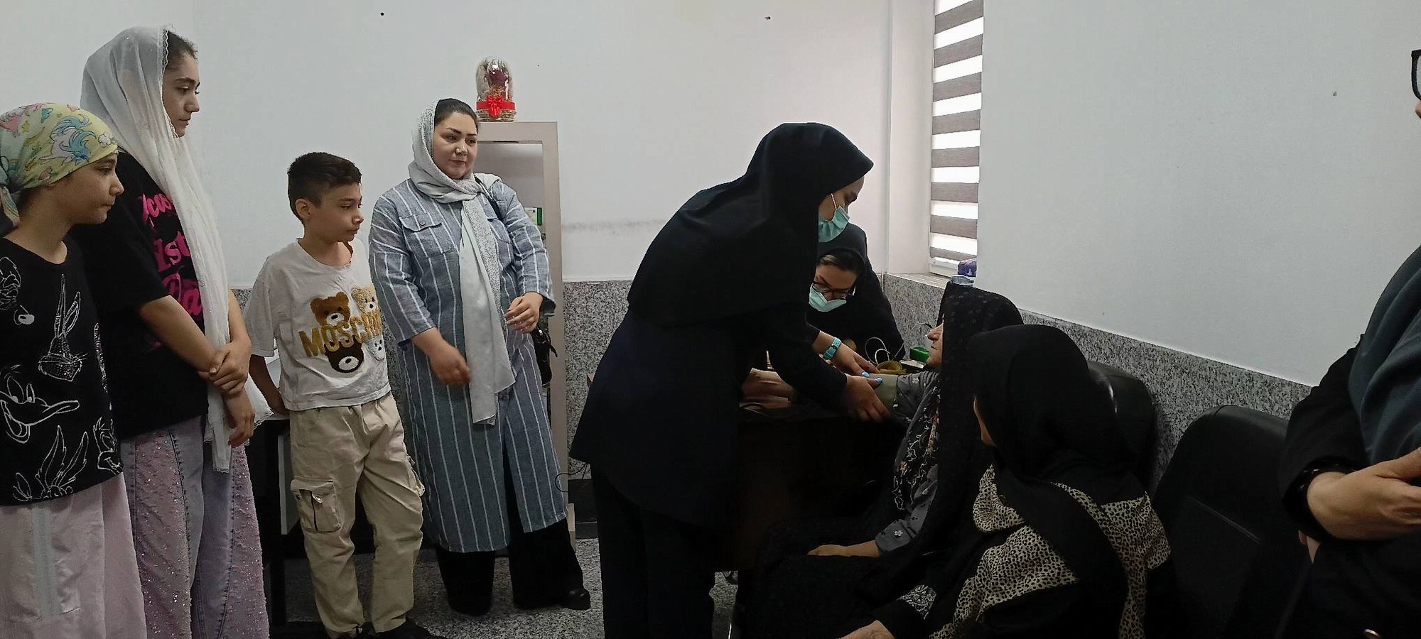  اولین روز ارائه خدمات بهداشتی در محله کم برخورددار سعید آباد واقع در منطقه ۱۸ آغاز شد.
